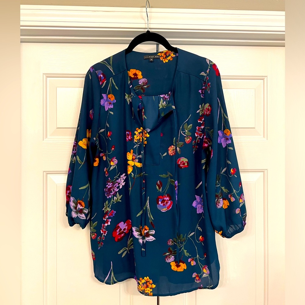 Navy blue floral blouse size medium great condition